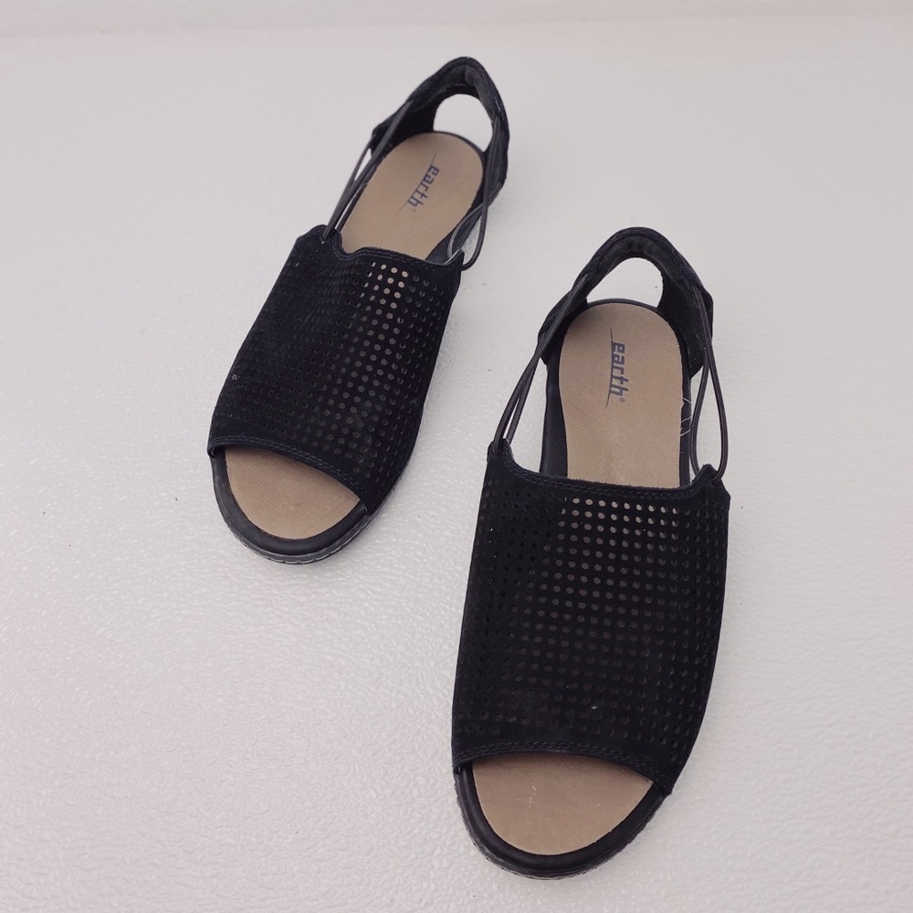 NEW EARTH Shelley Nubuck Perforated Sandals Black Womens Size 8